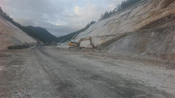 中铁本桓高速七工区项目路基土石方工程完成_fororder_中铁本桓高速七工区2