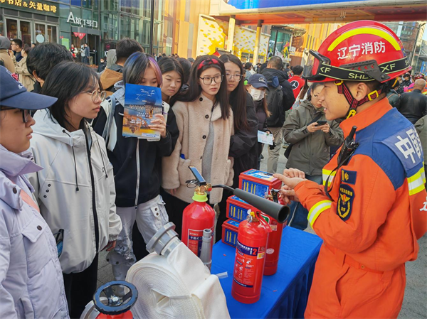 辽宁消防开展“盛”情“焰”请主题市集活动 沉浸式科普筑牢全民消防安全防线_fororder_常消防5