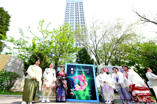 第三届城市阅读定向赛在皇姑区举行_fororder_马静定向赛1