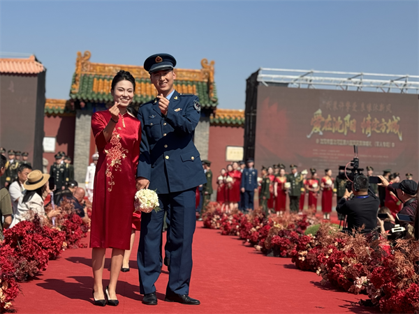 铭记历史再启幸福！沈阳市第六届国风集体婚礼举行_fororder_图片15