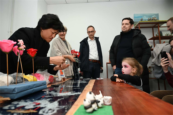 “探秘盛京非遗 共赏文化瑰宝”中德文化交流“艺术之旅”启程_fororder_微信图片_20251110095105_157_210