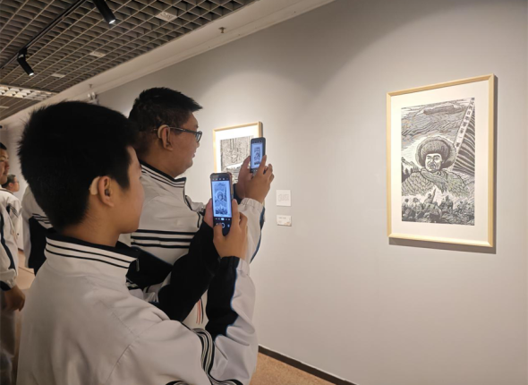 沈阳春晖特教学校聋生版画作品在沈阳市美术馆展出_fororder_教育大图_副本