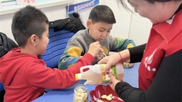 新民市：粥香满溢暖寒冬 民俗传情庆腊八