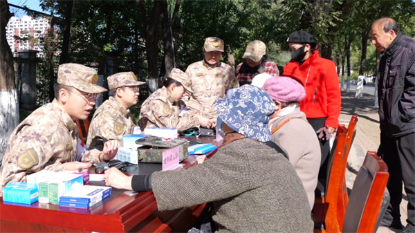 重阳义诊暖人心——辽宁省军区锦州干休所开展重阳节敬老义诊活动_fororder_张琪军区4