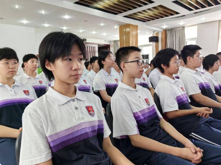 沈阳80余万中小学生共上“开学第一课”