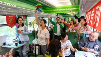 盛迎远方客 沈阳“大东副食号”东北超球迷专列发车