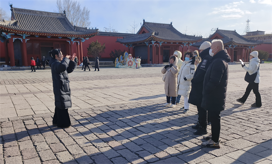 让聋人游客“听”见文化“看”懂历史 沈阳推出手语景区讲解服务_fororder_黄非聋人游客1