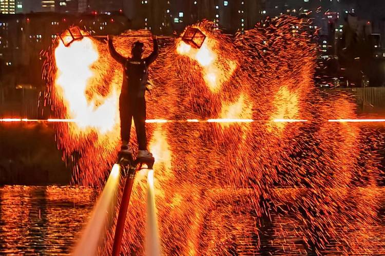 大连梭鱼湾上演海上非遗秀