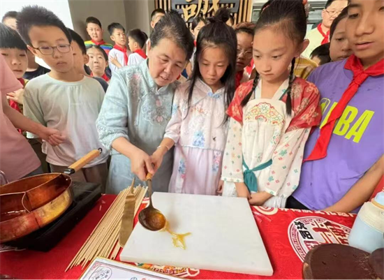 沈阳市南京一校长白岛第一小学“行走的开学第一课”邀请非遗人进校园_fororder_教育南京一2