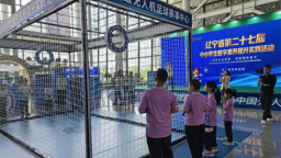 方寸空域比拼科技实力 辽宁省中小学生无人机足球赛举办
