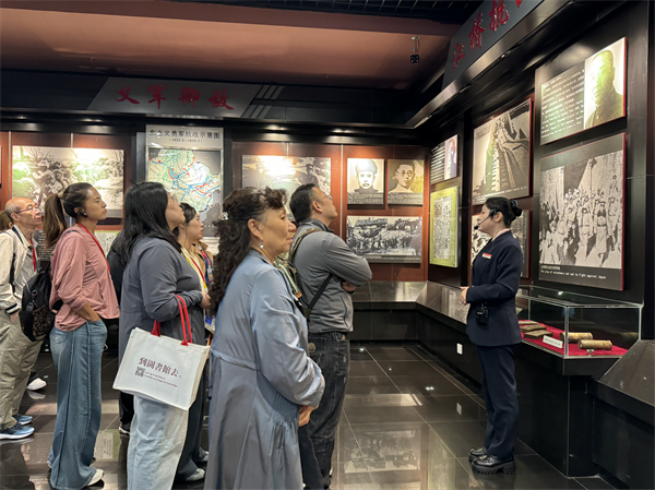“坐着高铁看中国·穿越白山黑水”主题宣传活动正式启动_fororder_张琪高铁3