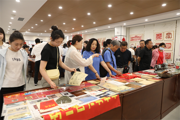 沈阳大东区长安社区举办“追寻·传承”红色文物文献展_fororder_常大东