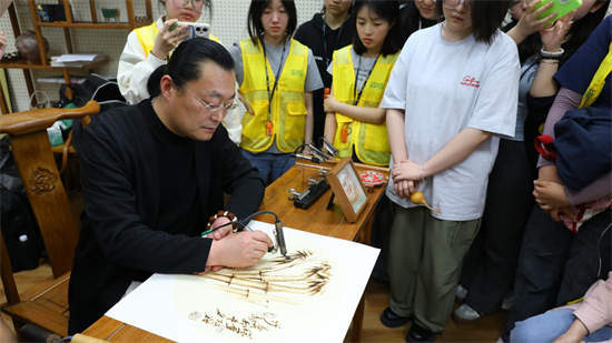多元研学活动在辽博举行 搭建青少年与历史的“对话桥梁”_fororder_图片4