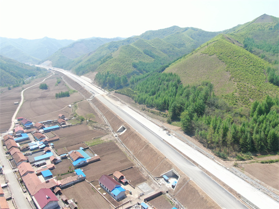 以铁军精神全力建设本桓高速公路项目_fororder_中铁本桓高速八工区2