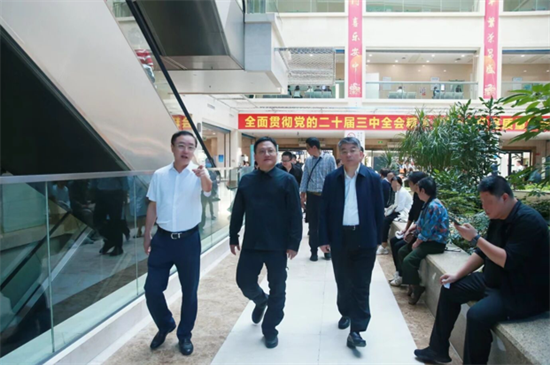 华大集团到辽宁省人民医院交流研讨 携手共谱医疗新篇_fororder_1