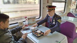 K188次列车救助离家少年 彰显铁路人责任担当