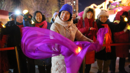 当春灯会遇上麦克风：百人K歌燃爆沈阳碧塘公园