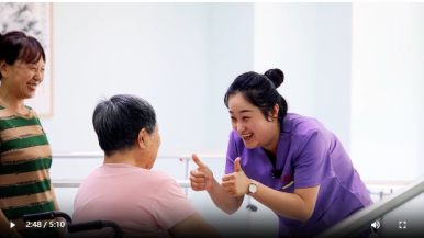 慕金歧、王雨萌：两双手一颗心 用“青春”守护“夕阳”