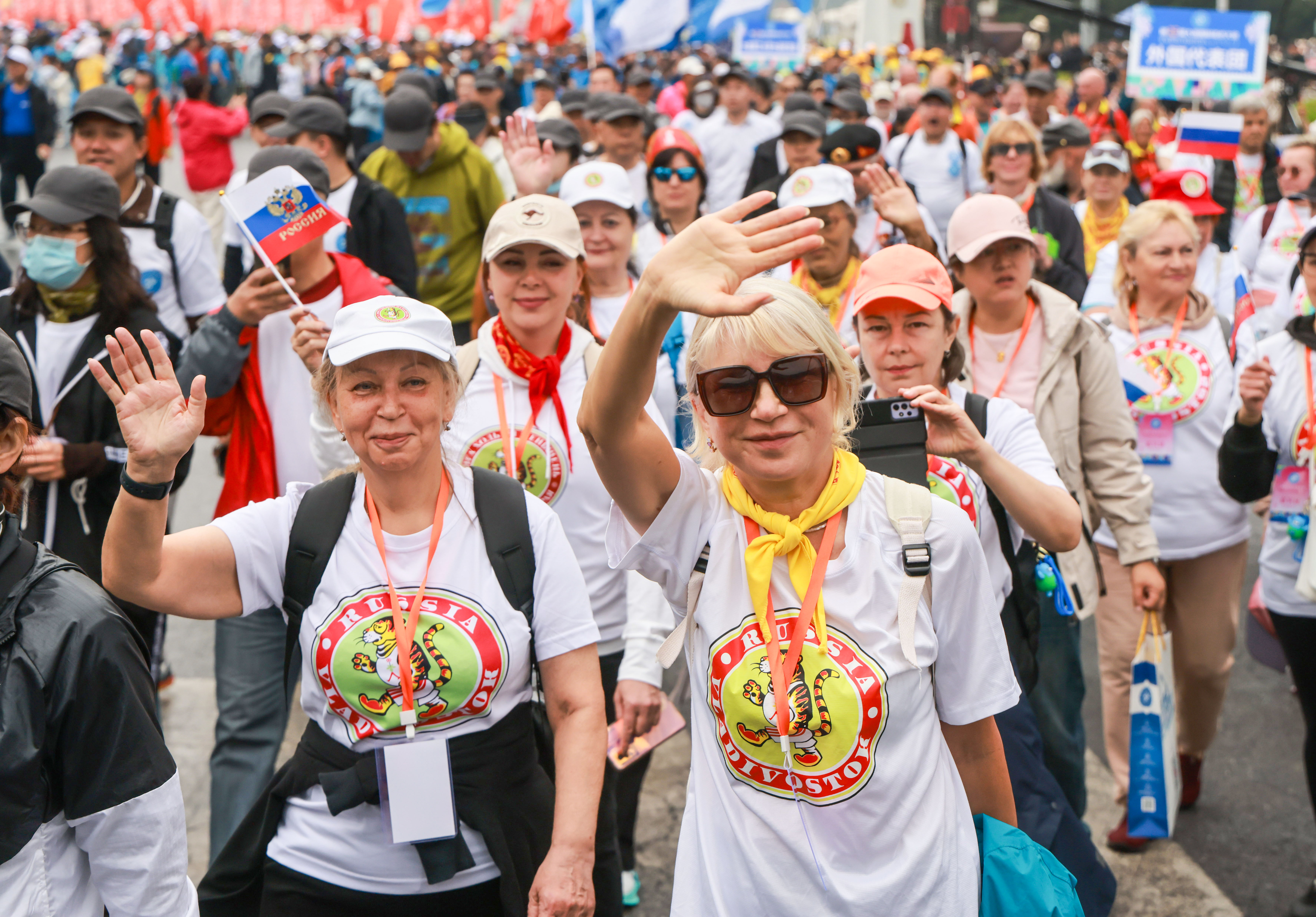 第23届大连国际徒步大会盛大启幕 数十万中外徒步爱好者共赴海滨盛会_fororder_未命名