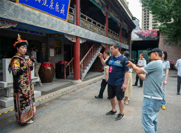 海外博主探秘沈阳老字号 在氤氲酒香与清爽汽泡中探寻“沈阳老味道”_fororder_老龙口3