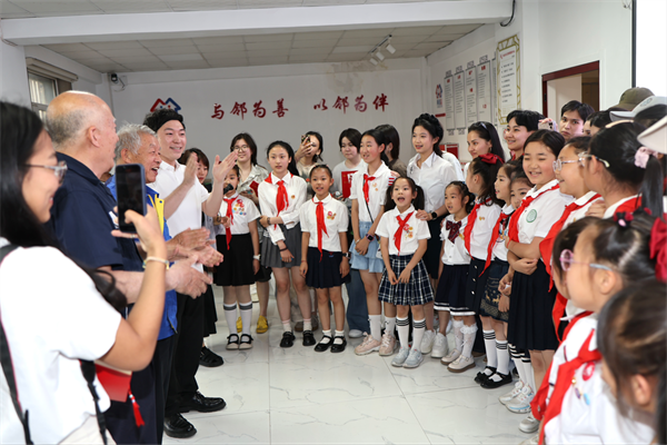 沈阳：中哈学子共传雷锋精神 跨国交流搭建文化桥梁_fororder_中哈6