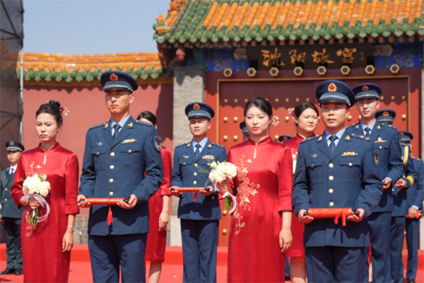 52对戎装新人沈阳谒陵奠英魂 这场国风军婚藏着最深家国情怀_fororder_马静军婚3