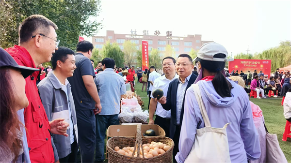 锣鼓喧天庆丰收！沈阳浑南这场农民丰收节“丰”味十足_fororder_马静丰收节1
