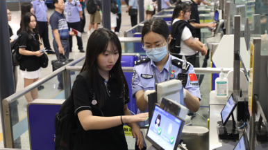 沈阳边检站高效保障韩国高中生交流团顺利入境