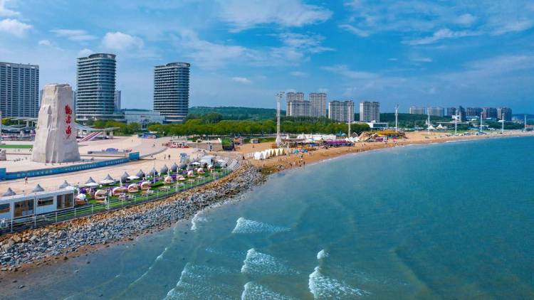 葫芦岛：碧海金沙引客来