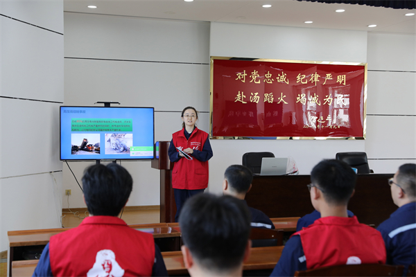 沈阳：供电服务“尖兵”与消防救援“教头”在“八一”前开展联建_fororder_八一1