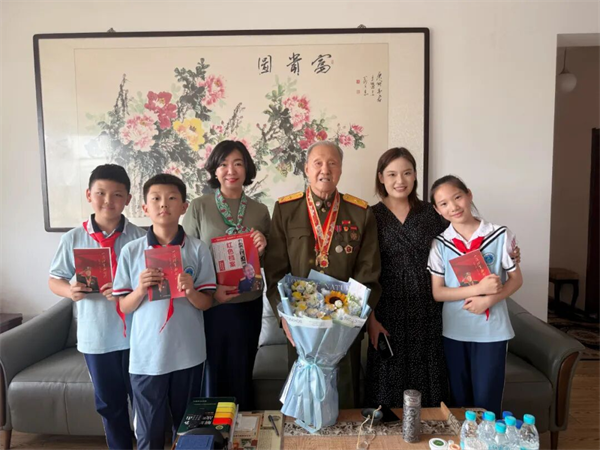 探望老将军 沈阳市辉山学校红蒲少年军校开展特殊思政课_fororder_教育将军1