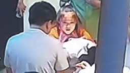 辽宁沈阳11岁女孩胡紫涵救下一名卡喉女子