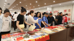 沈阳大东区长安社区举办“追寻·传承”红色文物文献展