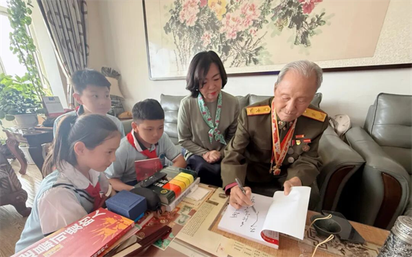 探望老将军 沈阳市辉山学校红蒲少年军校开展特殊思政课_fororder_教育将军2