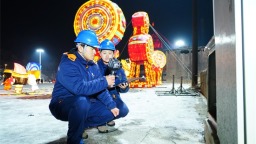 国网本溪供电公司全力护航 点亮小年夜绚丽灯会