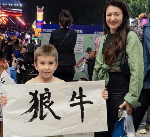 看比赛、品文化、尝美食 海外博主解锁康平“生态马拉松”活力_fororder_康马6