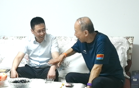 沈阳市民政局领导班子成员走访慰问老年群体 拉开“敬老月”温情序幕_fororder_图片11