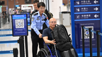 沈阳边检站：月圆守空港 温情护归途