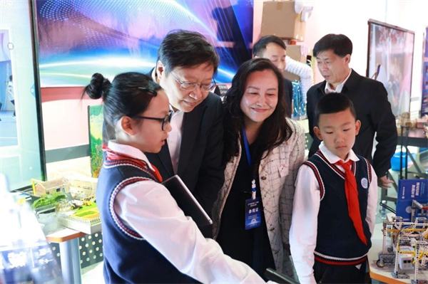 南京一校长白岛第一小学亮相辽宁省首届人工智能教育活动周_fororder_图片4
