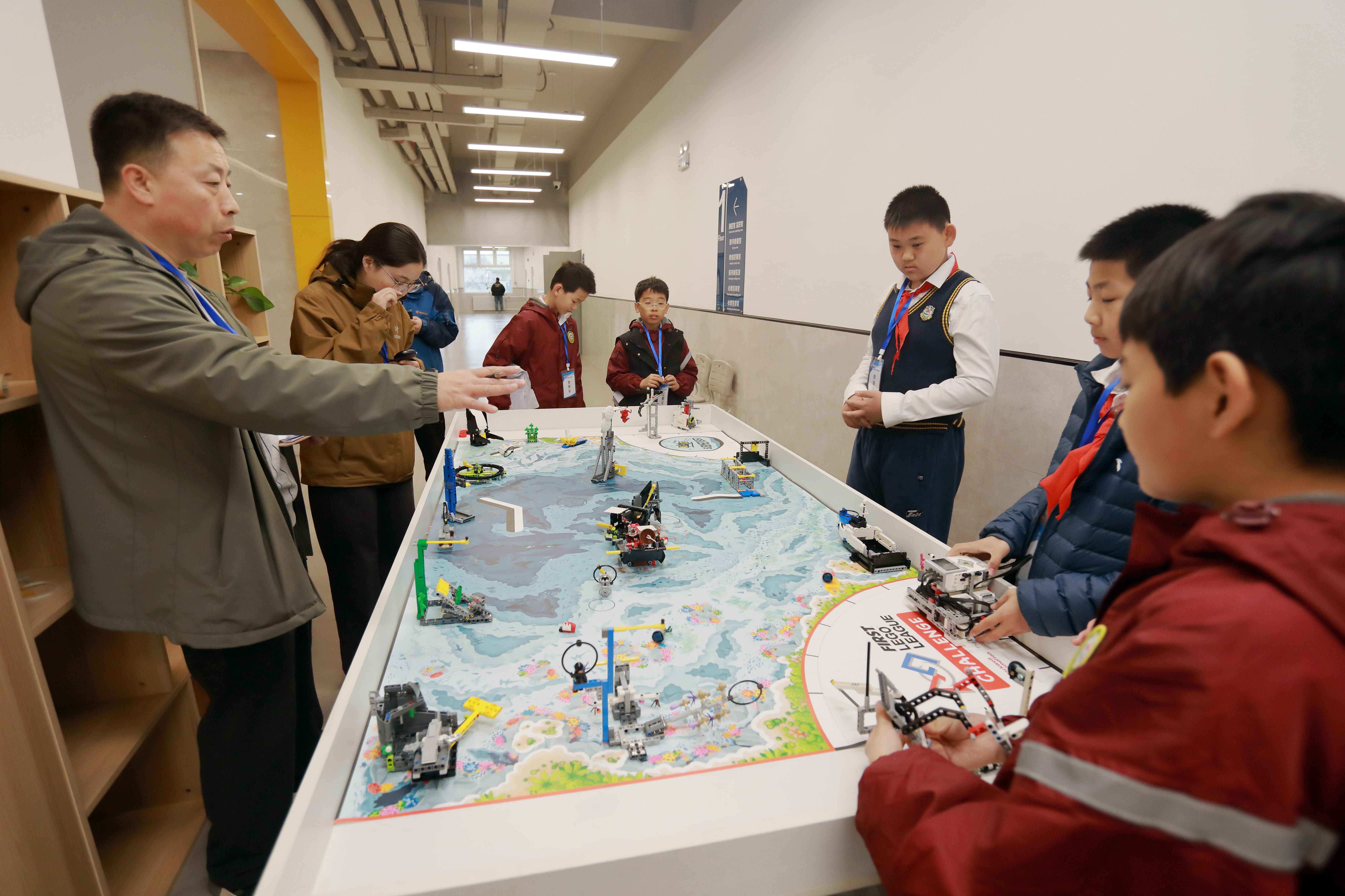 2025年沈阳市中小学生智能机器人实践活动圆满落幕