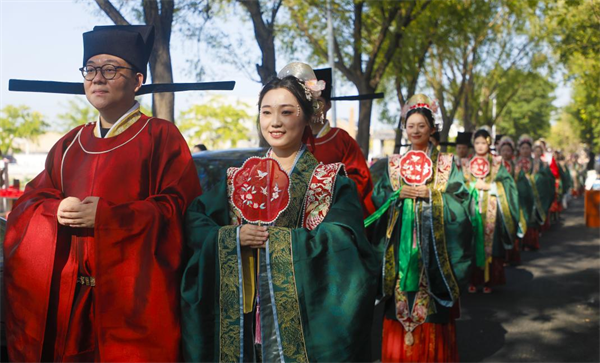 沈阳辽中第二届国风集体婚礼在养士堡镇连心湖启幕_fororder_图片2