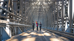 丹东出入境边防检查站举行“迎新年 庆元旦”升国旗仪式