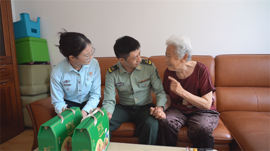 辽宁省军区锦州离职干部休养所：端午送安康 慰问老首长_fororder_图片3