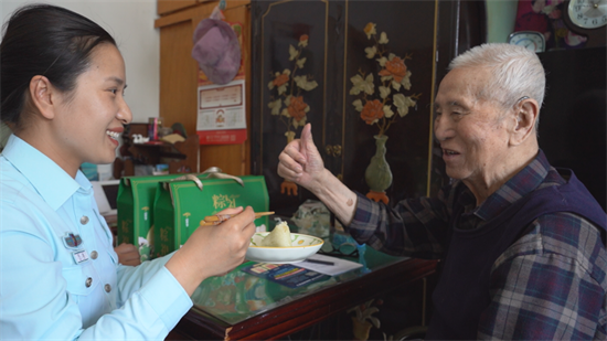 辽宁省军区锦州离职干部休养所：端午送安康 慰问老首长_fororder_图片1