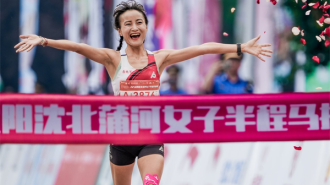 巾帼红2025沈阳沈北蒲河女子半程马拉松举行