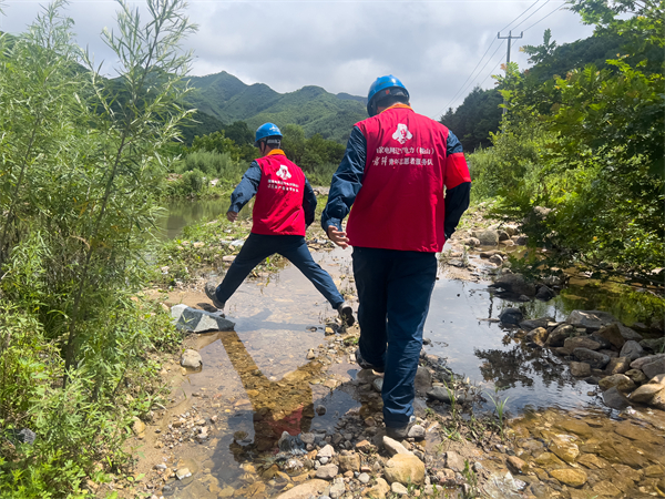 国网辽宁电力：全力打好防汛救灾主动仗 保障电网安全电力可靠供应_fororder_国网鞍山供电公司开展10千伏线路防洪区特巡。