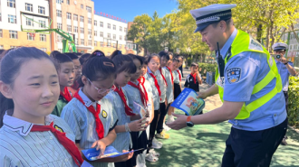 沈阳于洪区中小学校开展“英雄，永不谢幕”主题2026秋季开学第一课