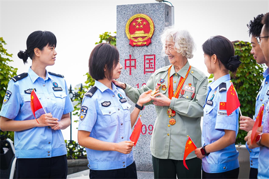 以国防教育 筑爱国之心 丹东边检站开展全民国防教育月主题活动_fororder_图片 1