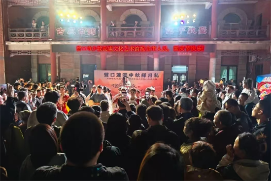 中秋国庆双节同庆 营口文旅市场迎“黄金增长”前七天接待游客、旅游花费同比增幅超30%_fororder_图片2