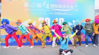 用脚步寻趣海岸线！大连3万名徒步爱好者畅享“体育+文旅”新体验